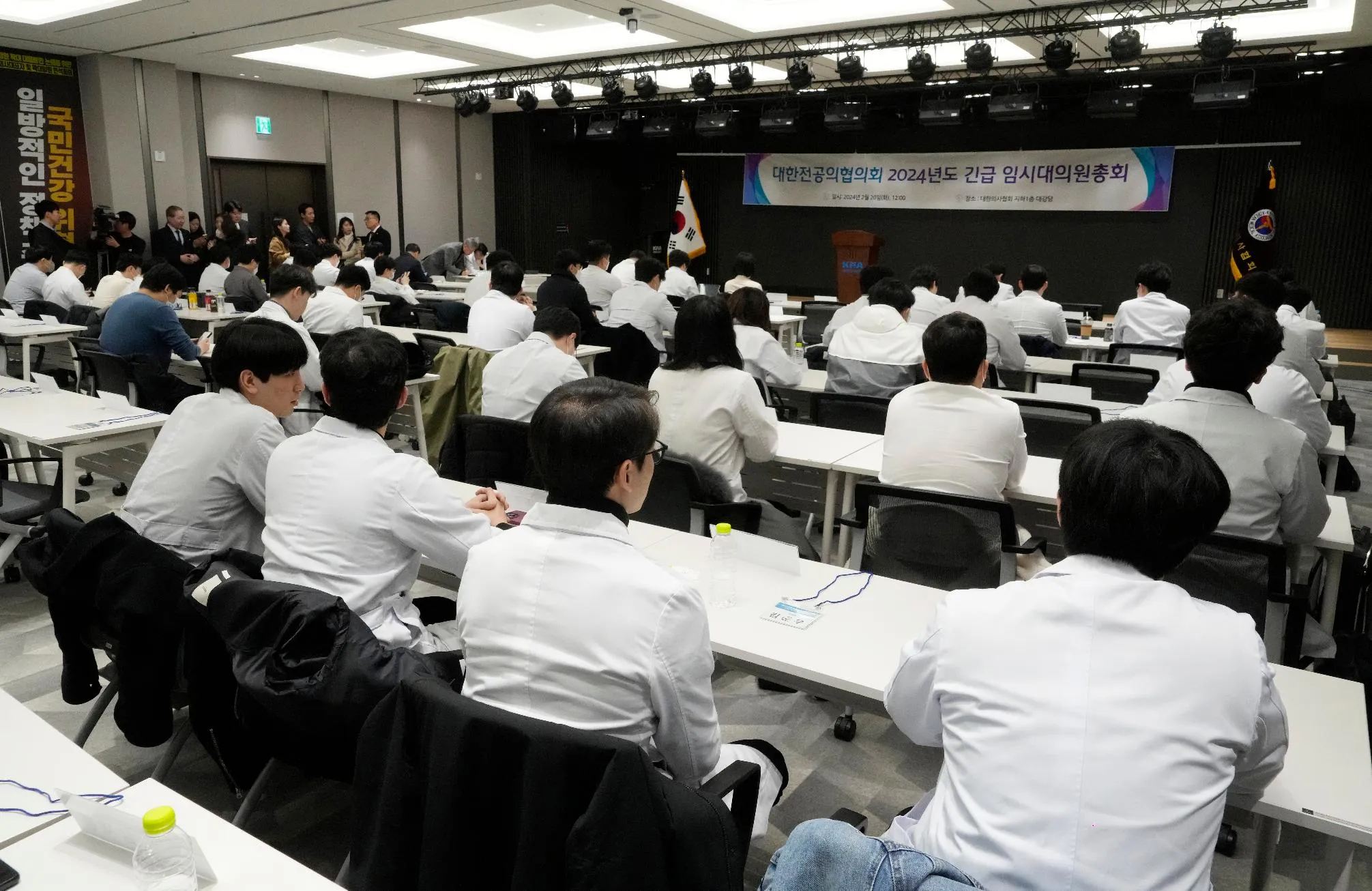324e1ea1ba444769953ace7b56864797_main_south_korea_doctors_protest_explainer_23651