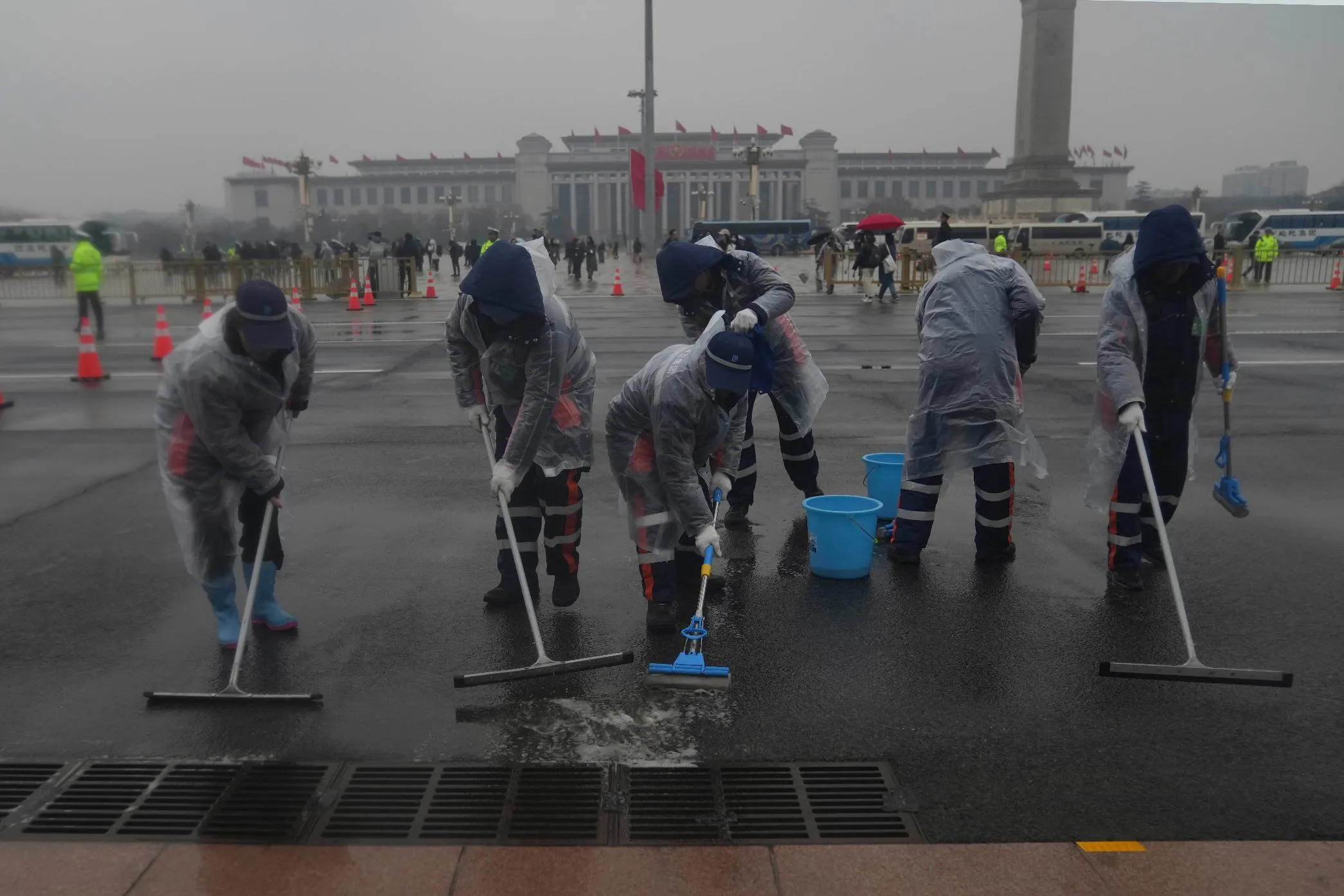 c7f88e24102c47b28550773d74b7817e_main_china_older_migrant_workers_47174