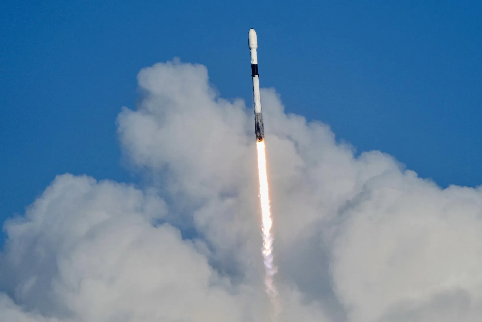 0062431332cd4f4488be630049cca1ec_main_spacex_launch_45219