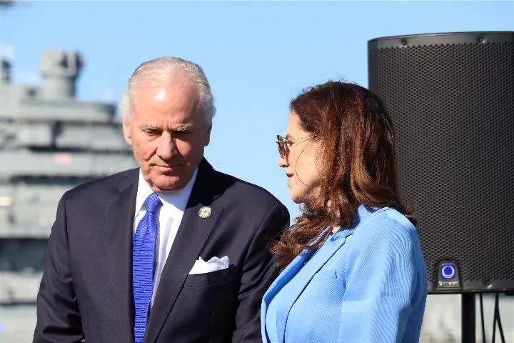 d790aebc4c5f4a9189016d34f8ac6467_main_us_navy_ship_port_pollution_18116