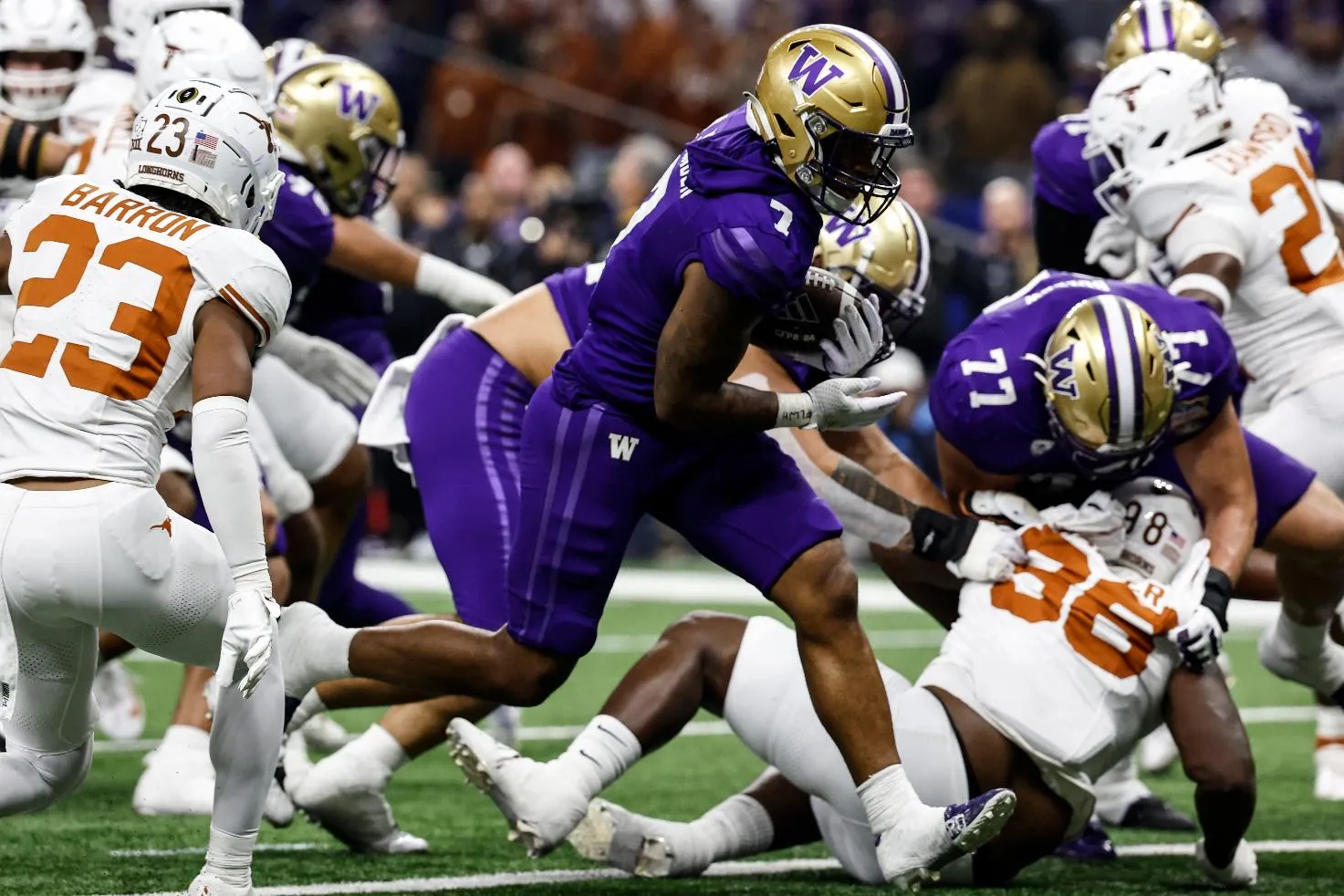 d696511718944b7f90beba9b83010b16_main_philanthropy_college_sports_football_32509