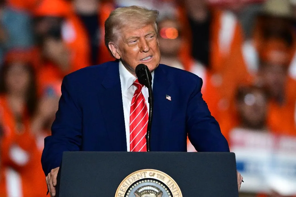 cfc02d0c571744139895912e7a4f6256_main_trump_01671