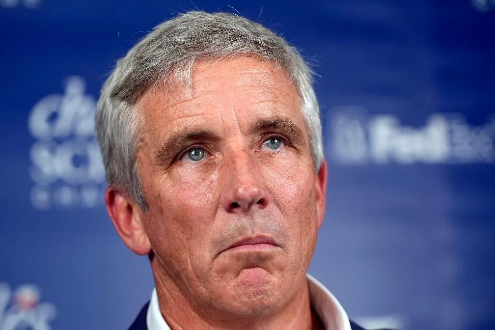 8fe67a4f139c4d67941a44e475221102_main_colonial_golf_94673