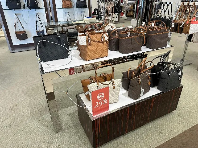 82de59bdb7454f31a746256690ddc245_main_retail_sales_21357