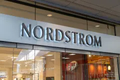 Nordstrom-stock-min
