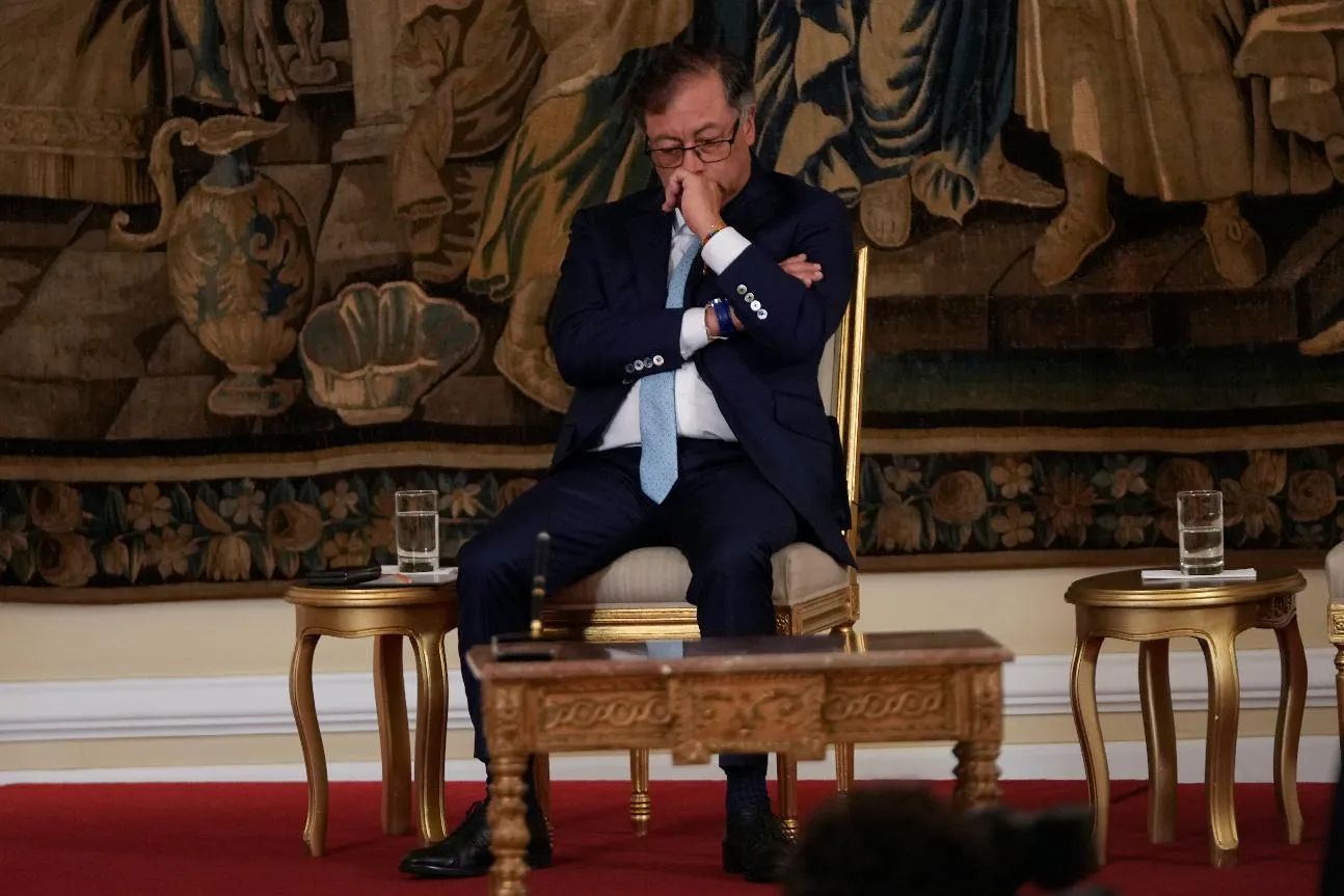 cca424e14d074494ba4c14ce35500445_main_colombia_petro_20077