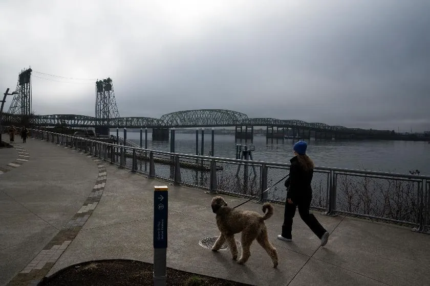 f655b54e06fa4d50a7739b69e40ea1cf_main_buttigieg_bridge_oregon_washington_56870